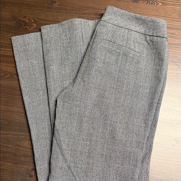 White House Black Market Black and White Plaid Trousers - Picture 6 of 7